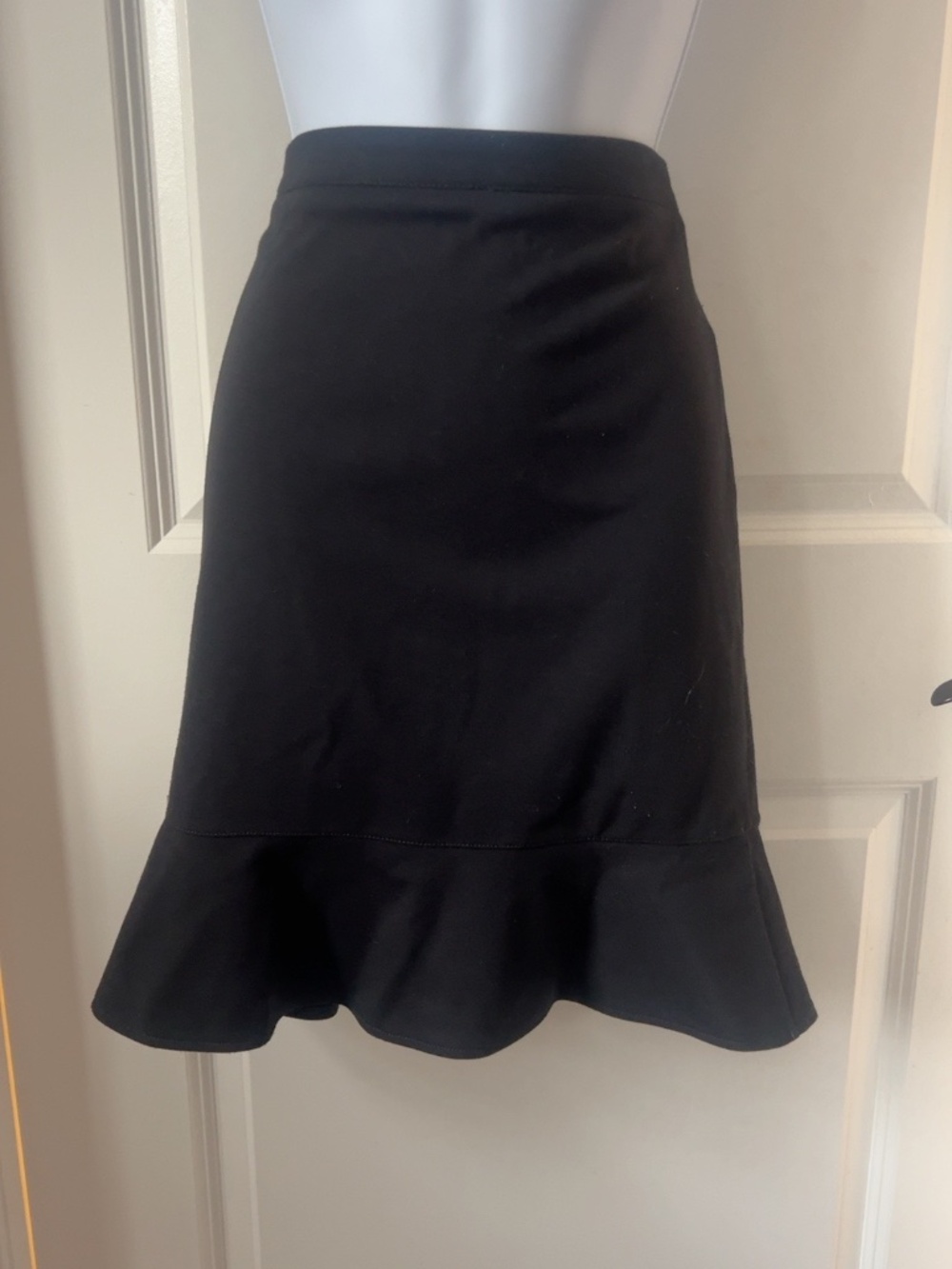 Club Monaco Black Ruffle Hem Pencil Skirt Size 6